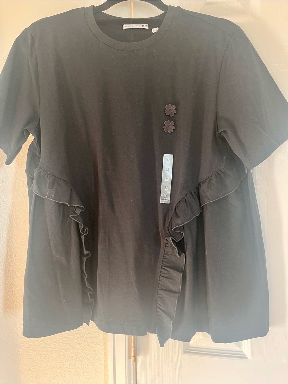 Uniqlo Black Ruffled Short-Sleeve oversized Tee - Women’s M - NWT - Picture 7 of 7